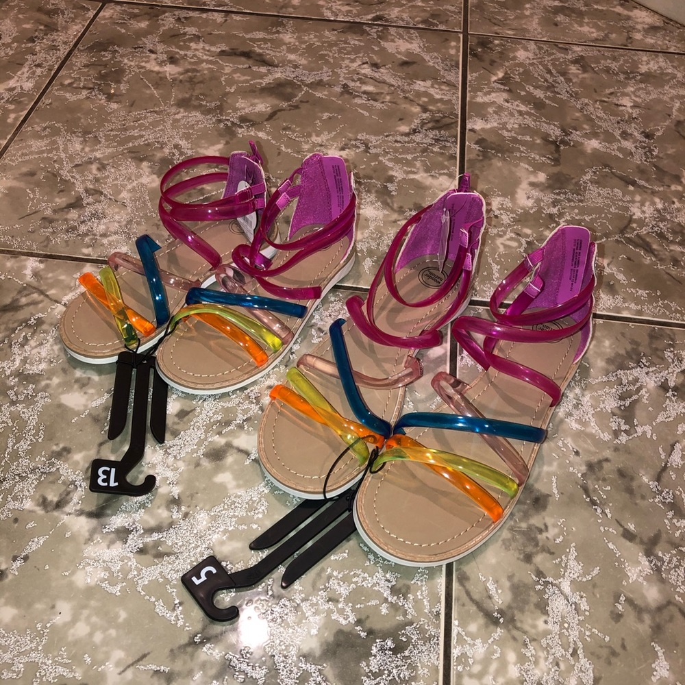 NWT GIRLS RAINBOW STRAP SANDALS - Picture 2 of 7